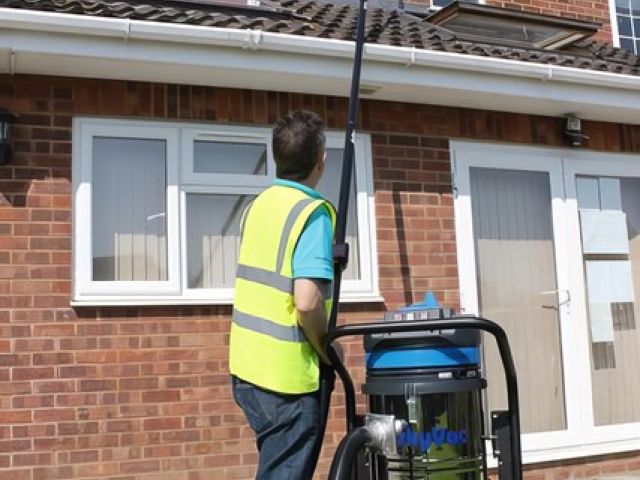 gutter-cleaning (16)-kireth-ai